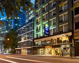 Days Inn by Wyndham Vancouver Downtown - Vancouver - Building