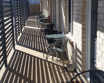 Emerald Park Motel - Emerald - Balkong