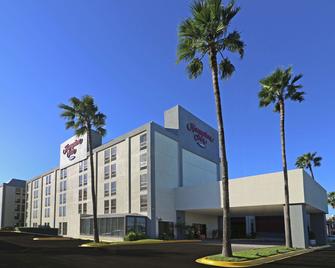 Hampton Inn by Hilton Monterrey-Airport - Monterrey - Bygning