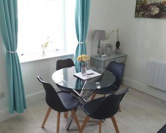 Glan Conwy House One and Two Bedroom Apartments - Llanrwst - Dining room