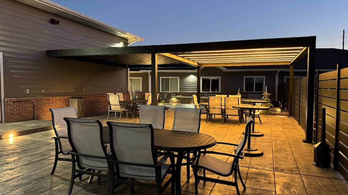 Cardinal Inn & Event Center