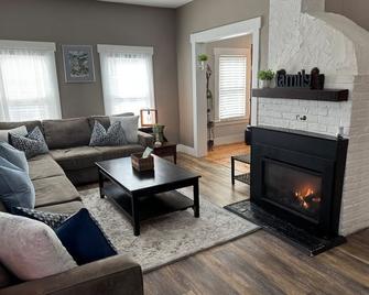 7 Meserve · 'The Jackson House', Great Location, Hot Tub, View - Jackson - Sala de estar