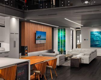 Modern City Loft in Downtown River District - פורט מאיירס