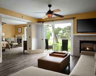 Lighthouse Lodge & Cottages - פסיפיק גרוב - סלון