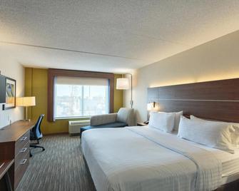 Holiday Inn Express & Suites Belleville By IHG - Belleville - Bedroom