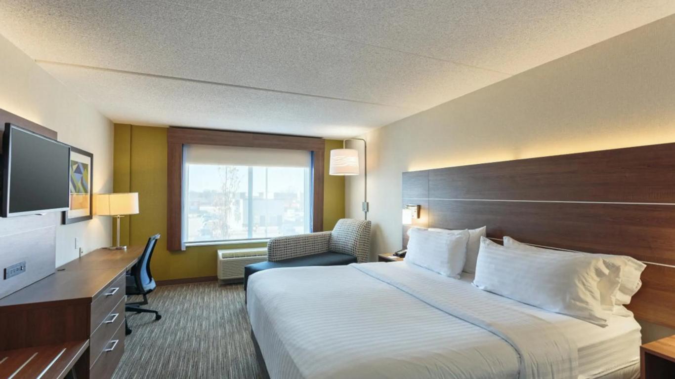 Holiday Inn Express & Suites Belleville By IHG