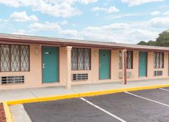 Knights Inn Atlanta East - Такер - Здание