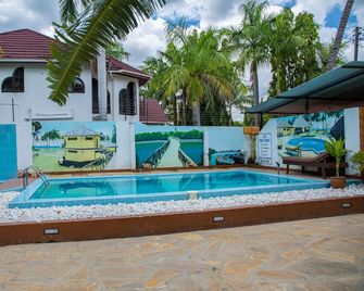 Daisy Comfort Home - Dar es Salaam - Piscina