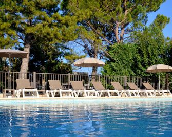 ibis Avignon Sud - Avinhão - Piscina