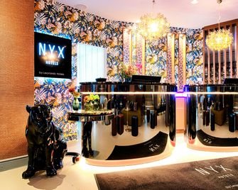 Nyx Hotel Mannheim by Leonardo Hotels - Mannheim - Bar