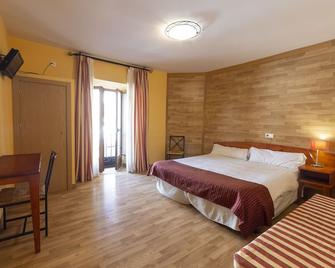 Hostal Restaurante Puerta del Alcázar - אבילה - חדר שינה