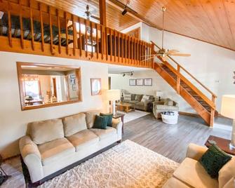 The Cove Up North | North Conway, Hiking, Rivers - Conway - Wohnzimmer