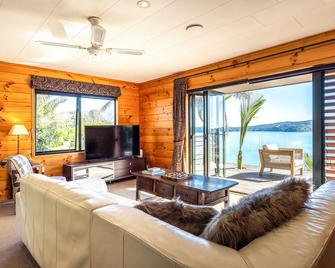 Palms on Kennedy Point - Stay Waiheke - Surfdale - Sala de estar
