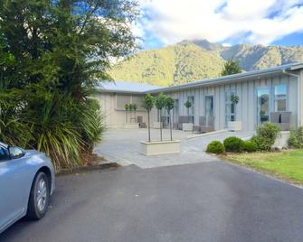 Franz Josef Oasis - Franz Josef Glacier - Будівля