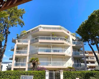 Appartement sur la Plage, Le Royal Beach - Saint-Laurent-du-Var - Building