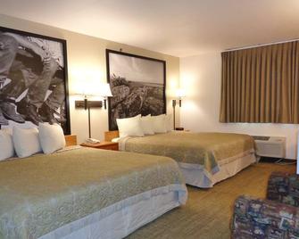 Homestead Inn and Suites - Hardin - Bedroom