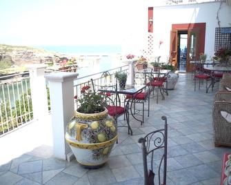 Hotel Isolabella - Ventotene - Balcony