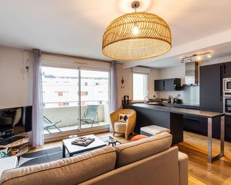 Le ViLoNa - T3 moderne avec parking privé - רן - סלון