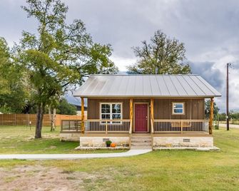 Vineyard Trail Cottages- Adults Only - Fredericksburg