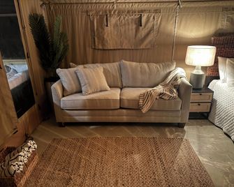 Jardin al Bosque-Glamping - San Juan - Sala de estar