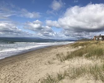 Modern Beach Front Pajaro Dunes 1st Floor Condo - Yards From Beach/Gated Entry - Watsonville - Strand
