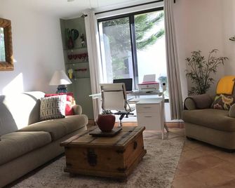 Quick walk to the beach and downtown San Jose Condo - סן חוסה דל קאבו - סלון