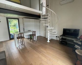 Open-plan loft overlooking Lake Como with private parking space - Malgrate - Dining room