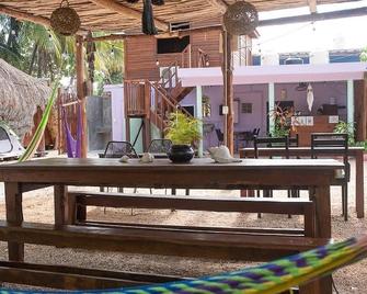 Mapache Hostel & Camping - Holbox - Patio
