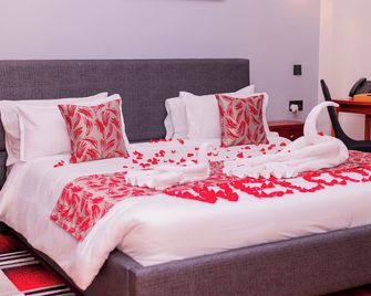 The Dalton Grand Hotel - Karatina - Bedroom