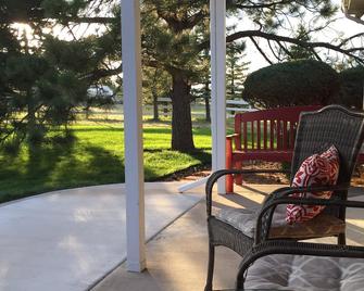 Fully Furn Private Apt For Travel Nurses, Executives & Retirees! - Parker - Patio