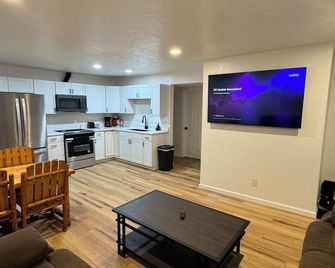 Modern 2 Bedroom house in ANC - Anchorage - Cocina