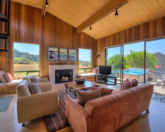 Relax, rejuvenate and re-connect with the important things in life - The Sea Ranch - Sala de estar