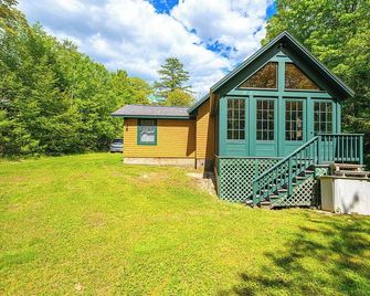 Walk to Sunapee - Screened Porch Bliss + Cool AC - Newbury - Edificio