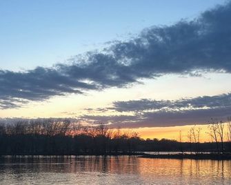 Delightful 3-bedroom cabin with AC in Carman - Carman