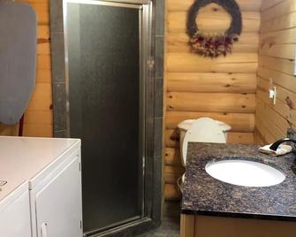 Eagles Ridge 3 bedroom cabin near Big South Fork - Oneida - Bathroom