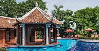 Sheraton Hanoi Hotel - האנוי - בריכה