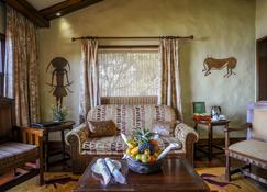Ngorongoro Serena Safari Lodge - Ngorongoro - Living room