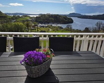 Gorgeous home in Fister with WiFi - Hjelmeland - Balcony