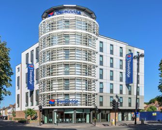 Travelodge London Hounslow - Hounslow - בניין
