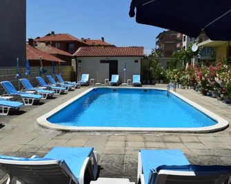Family Hotel Chris - Sveti Vlas - Pool