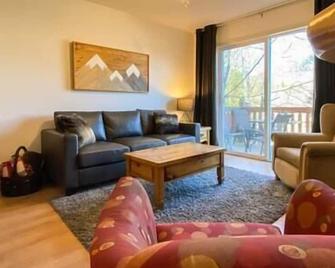 2 Story Townhouse | Steps from Elk River | Patio - Fernie - Living room
