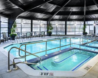 Desmond Hotel Malvern, a DoubleTree by Hilton - Malvern - Piscina