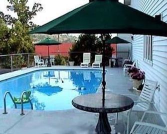 Twinkle Inn - ברנסון - בריכה