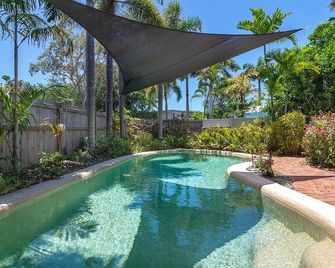 Entire 2 bedroom townhouse - Four Mile Beach Escapes - your home away from home - 道格拉斯港 - 游泳池