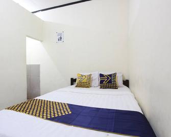 OYO 92231 Penginapan Tanjung Alang Syariah - Makassar - Ložnice