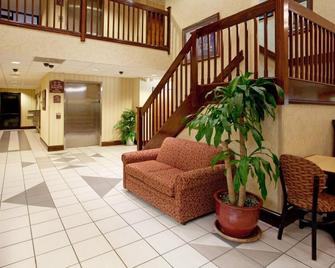 Lexington Inn and Suites - Lexington - Lobby