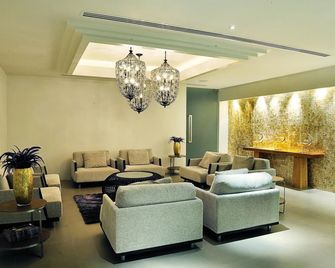 Beachfront Phuket Hotel - Choeng Thale - Lounge
