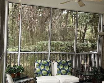 First floor end unit freshly painted with Updated master bath, and kitchen. - Saint Simons - Balcony