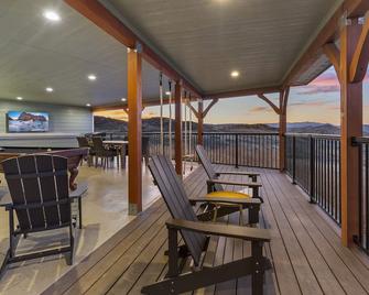 Hot Tub, Ev Charger, Views, Games - Brewster - Balcony