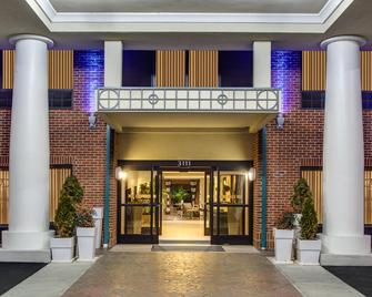 Holiday Inn Express Hotel & Suites Greensboro-East, An IHG Hotel - Greensboro - Edifício